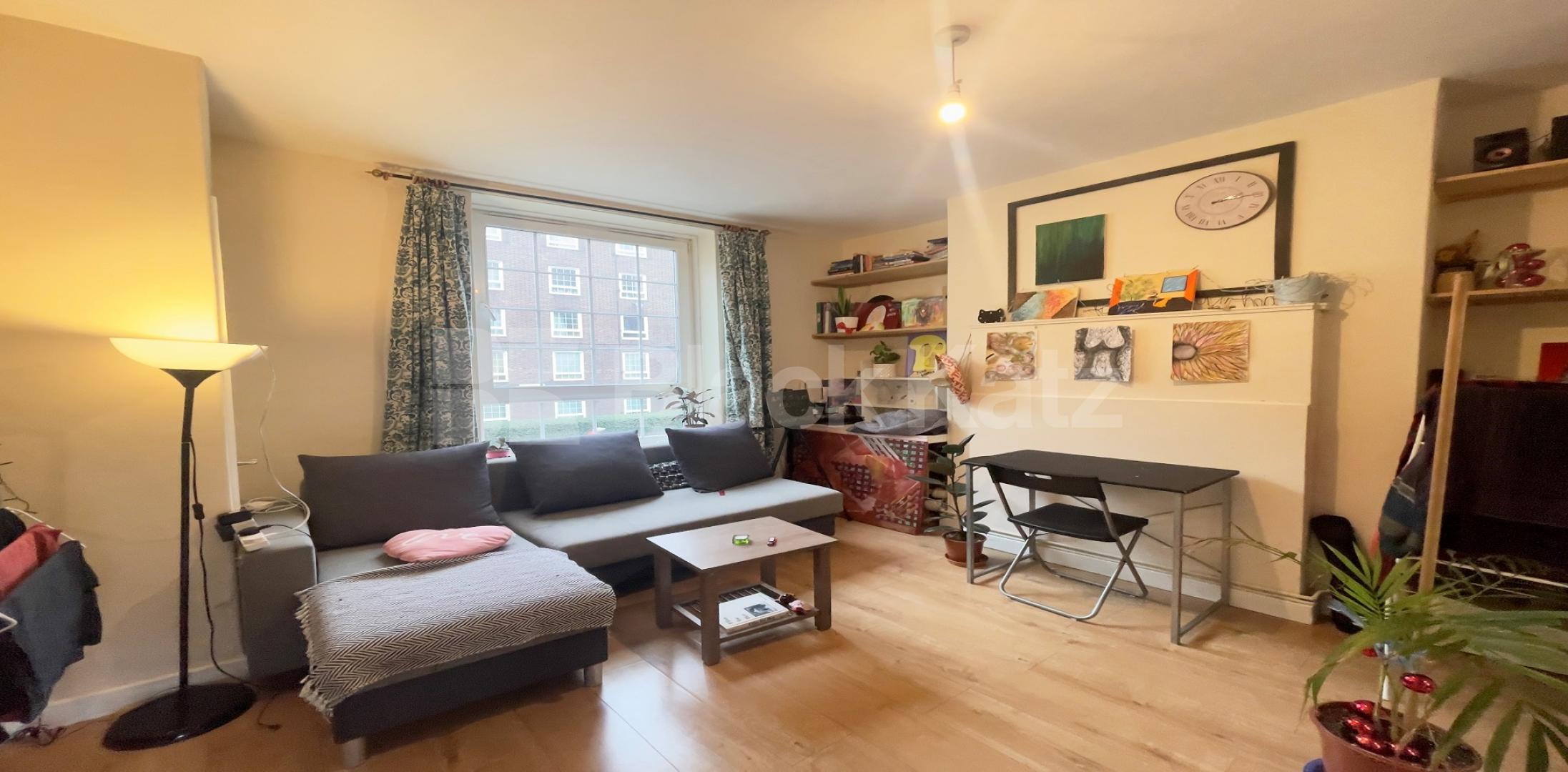 			LET  , 3 Bedroom, 1 bath, 0 reception Apartment			 Law Street, Borough/London Bridge