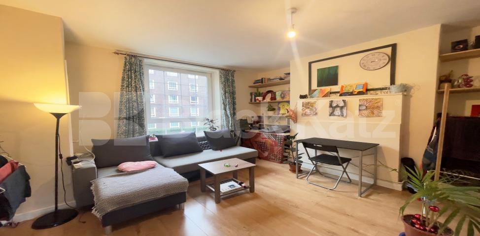 			LET  , 3 Bedroom, 1 bath, 0 reception Apartment			 Law Street, Borough/London Bridge