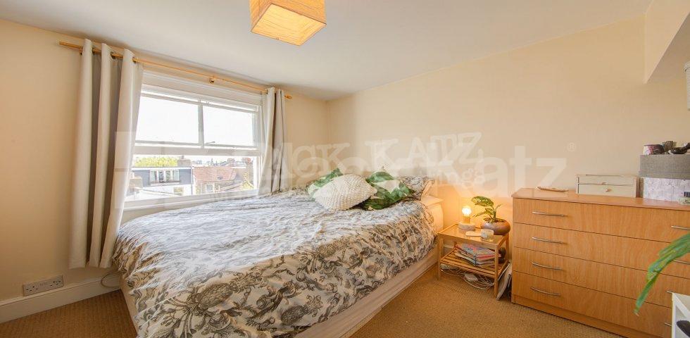 			New Instruction!, 3 Bedroom, 1 bath, 1 reception Flat			 Hanley Road , Finsbury Park / Crouch End