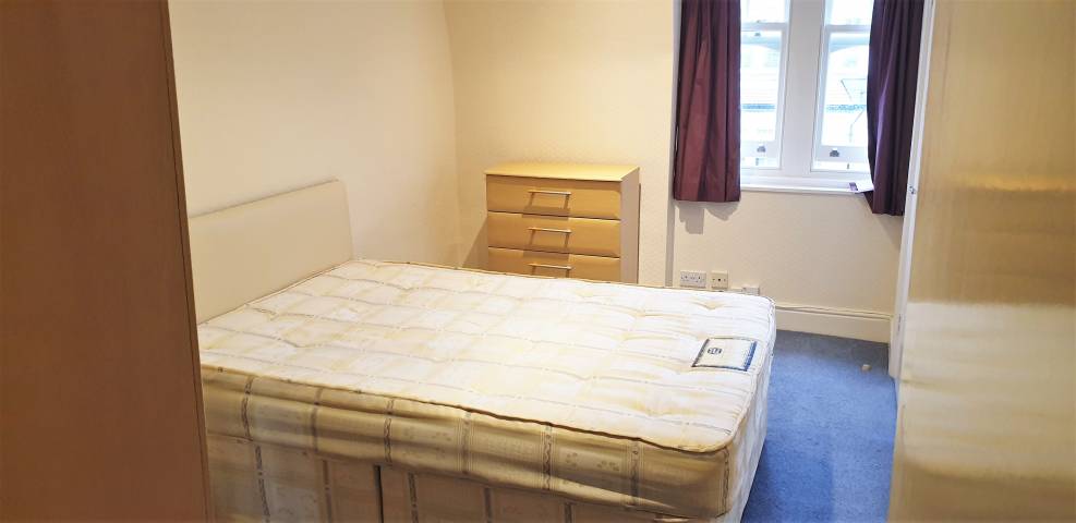 			WATER RATES INCLUDED, 1 Bedroom, 1 bath, 1 reception Flat			 Glenmore Road, BELSIZE PARK