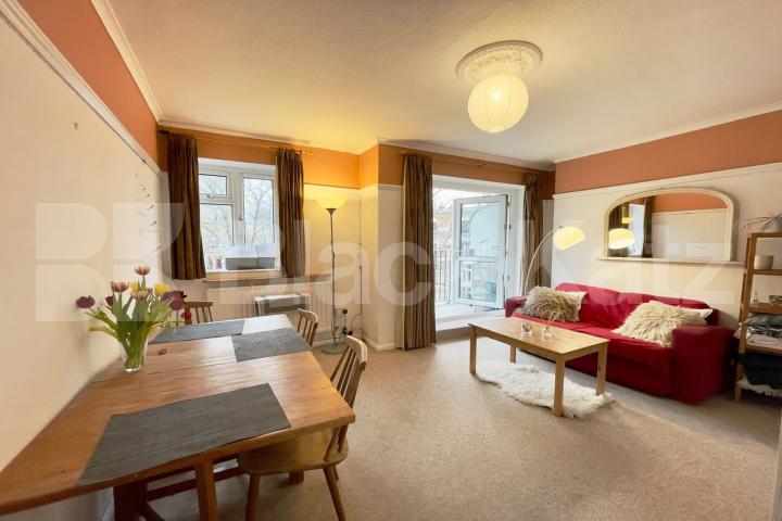 Superbly located moments from the iver Thames  Lambeth Walk, Lambeth North