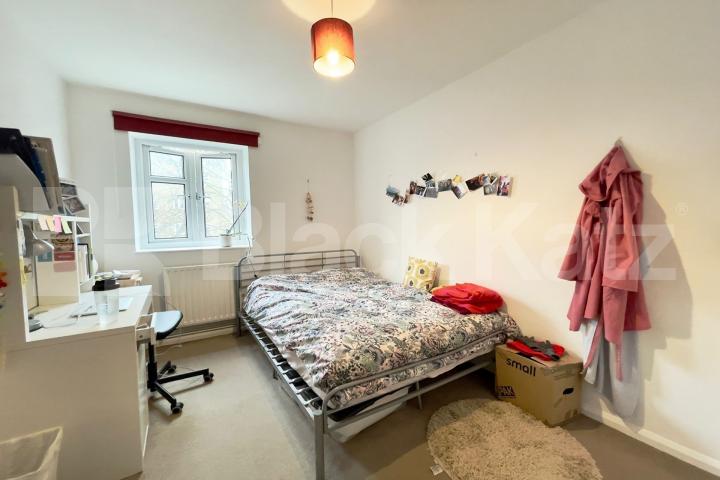 Superbly located moments from the iver Thames  Lambeth Walk, Lambeth North