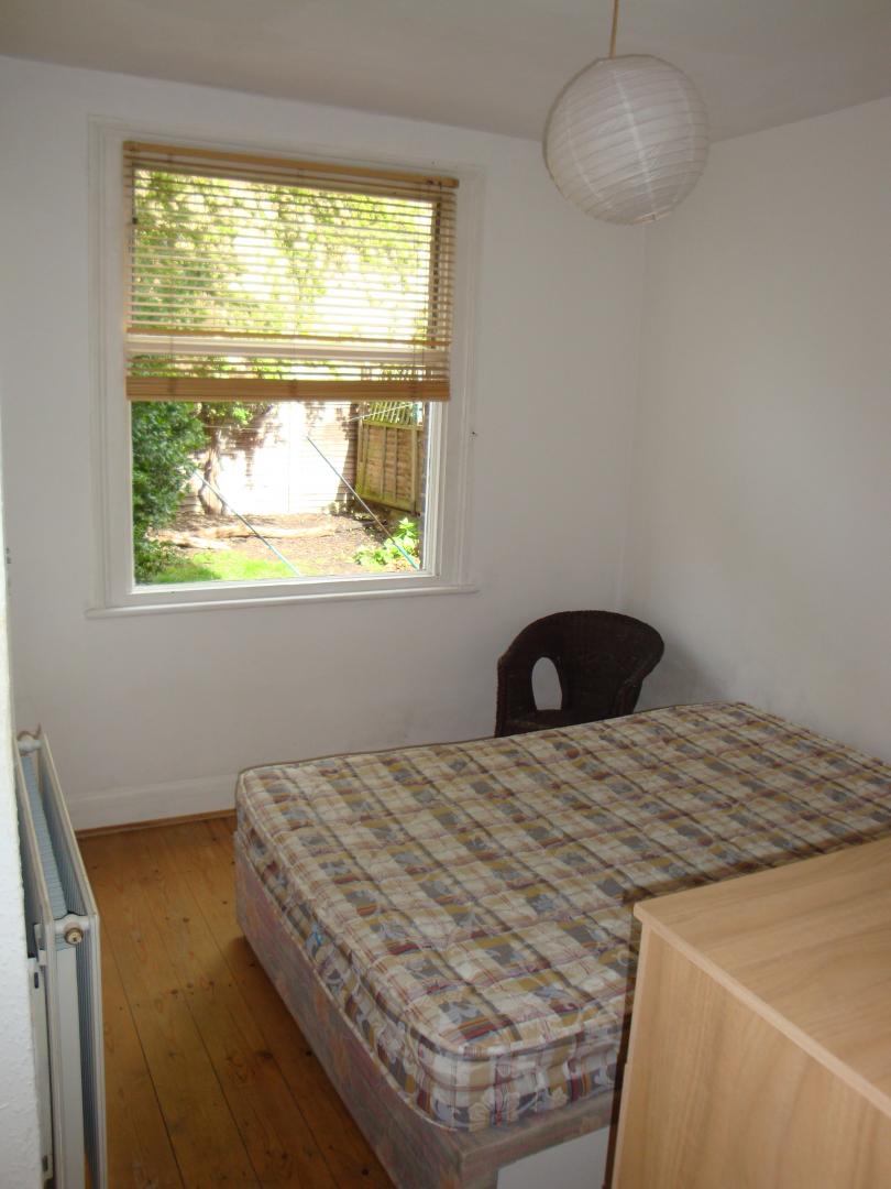 			OUTSTANDING VALUE!, 2 Bedroom, 1 bath, 1 reception Flat			 Donaldson Road, QUEENS PARK
