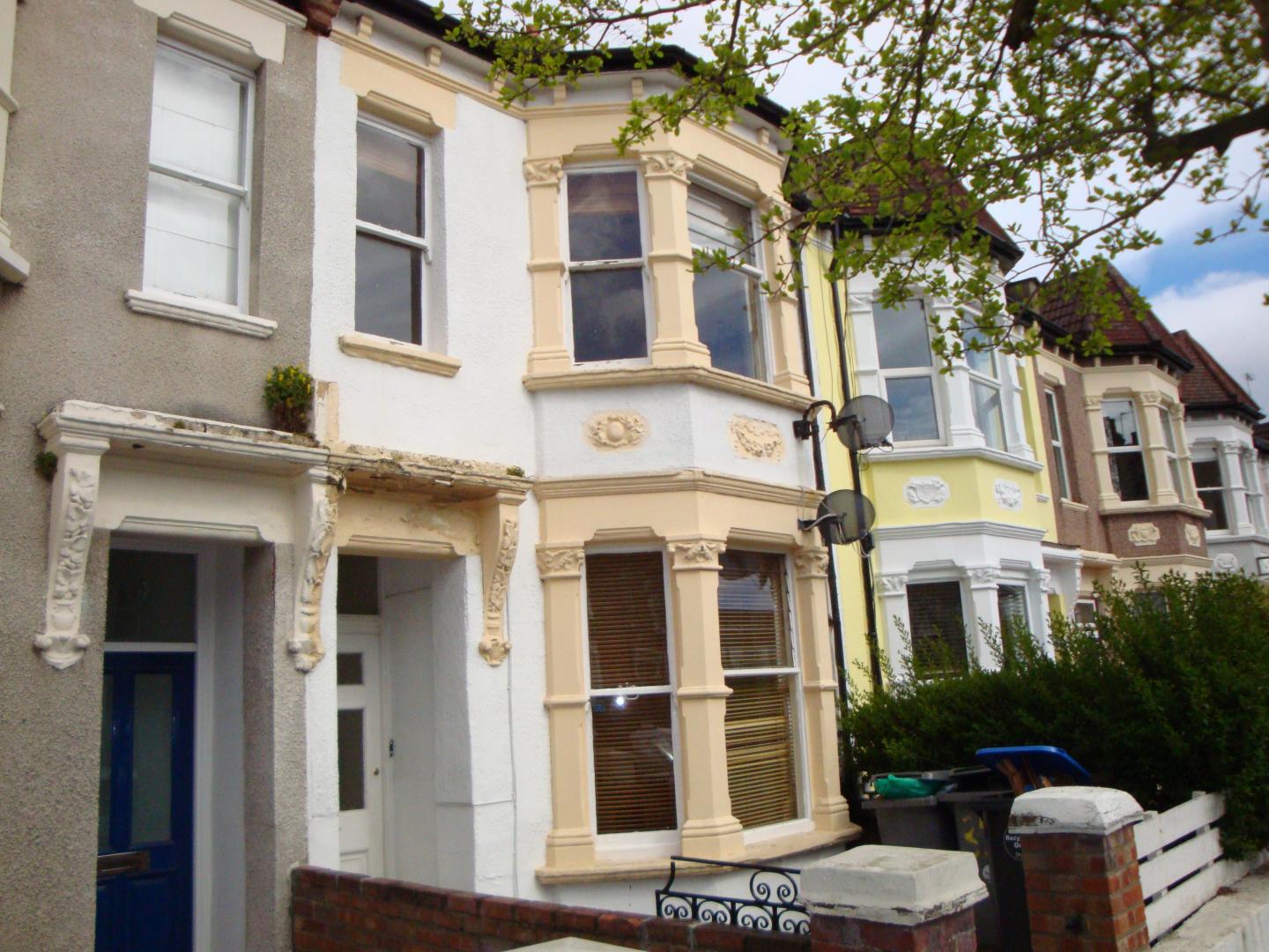 			OUTSTANDING VALUE!, 2 Bedroom, 1 bath, 1 reception Flat			 Donaldson Road, QUEENS PARK