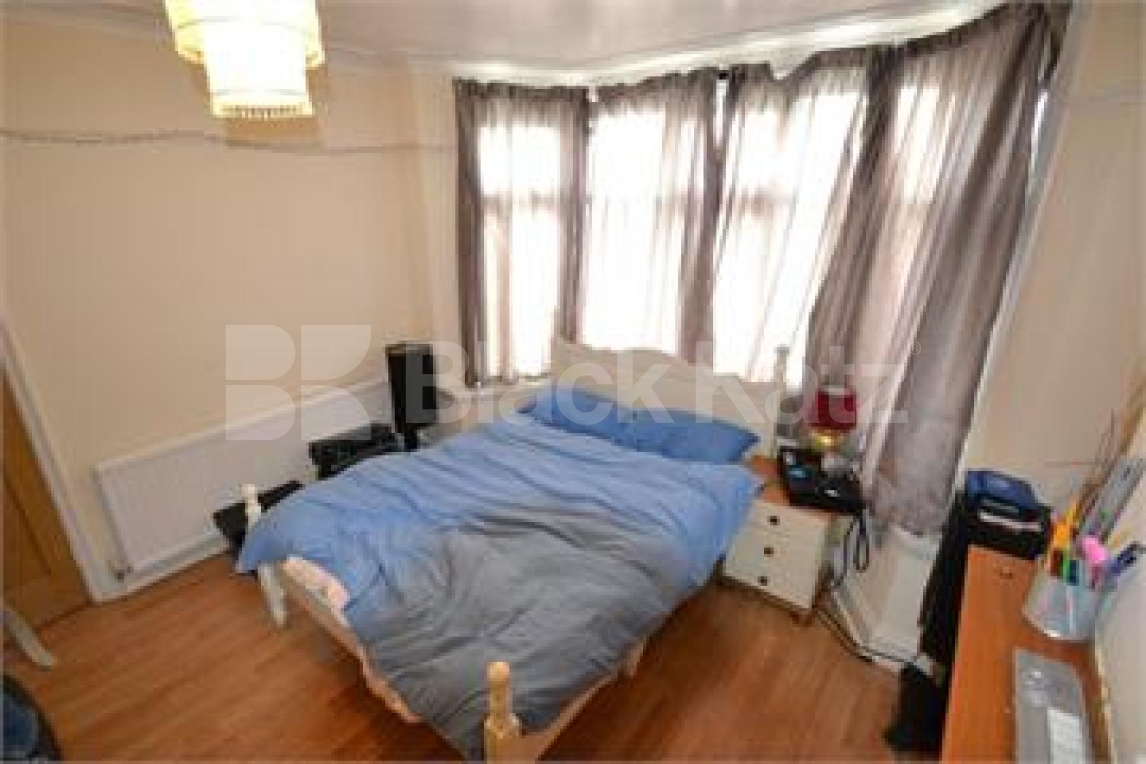 			4 Bedroom, 1 bath, 1 reception Semi-Detached House			 Fountain Crescent, Southgate