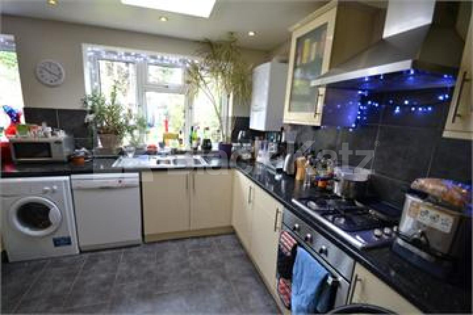 			4 Bedroom, 1 bath, 1 reception Semi-Detached House			 Fountain Crescent, Southgate