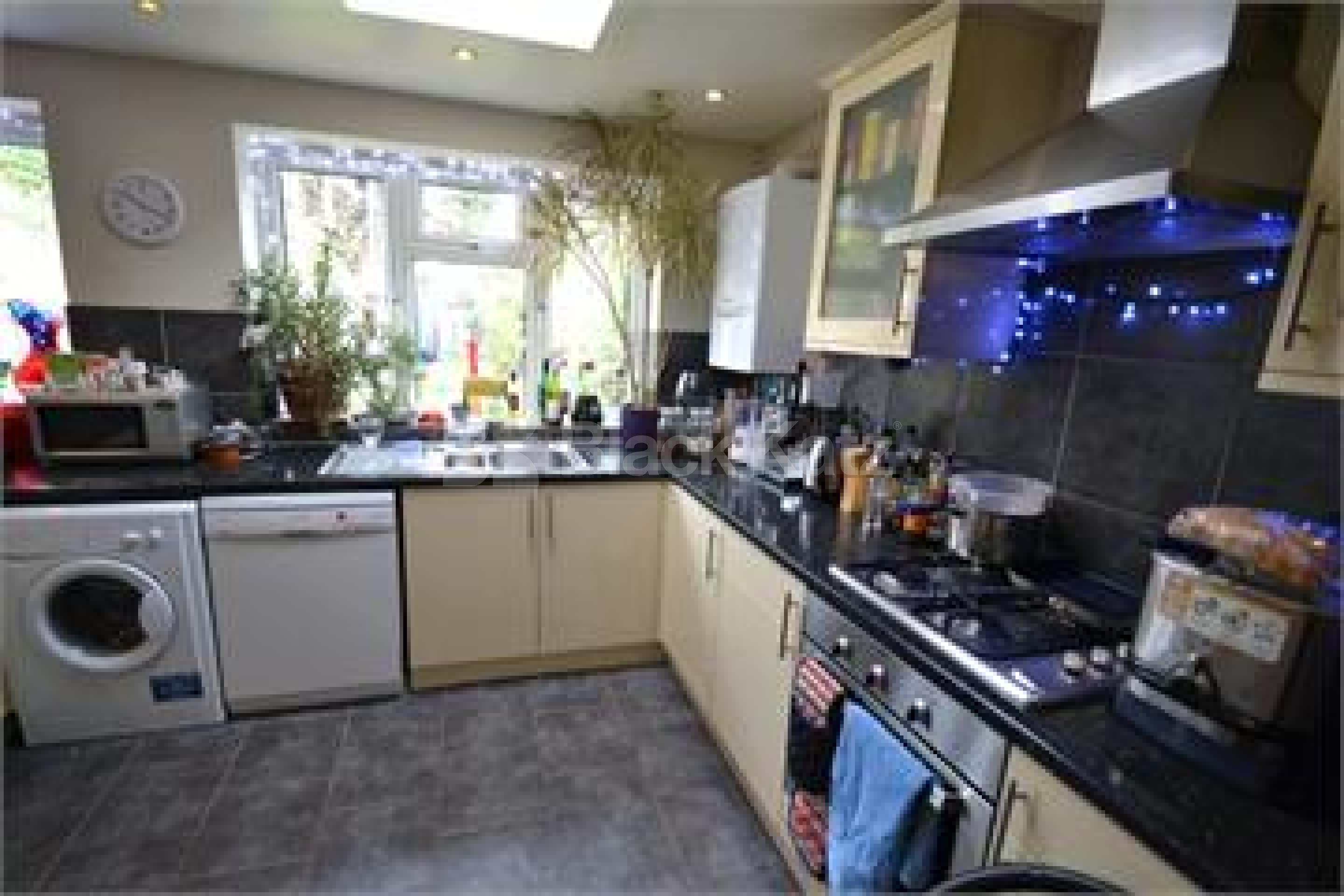 			4 Bedroom, 1 bath, 1 reception Semi-Detached House			 Fountain Crescent, Southgate N14