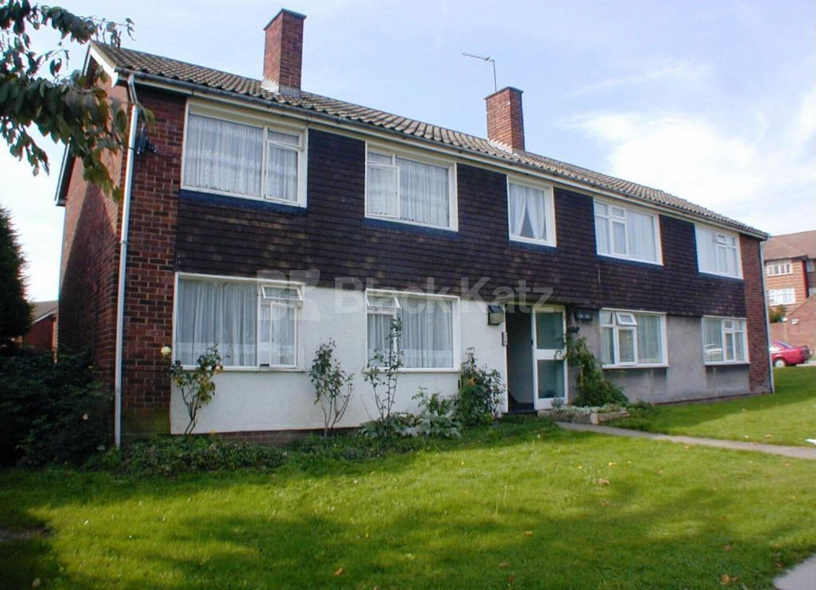 			1 Bedroom, 1 bath, 1 reception Flat			 Beaconsfield rd, New Southgate N11