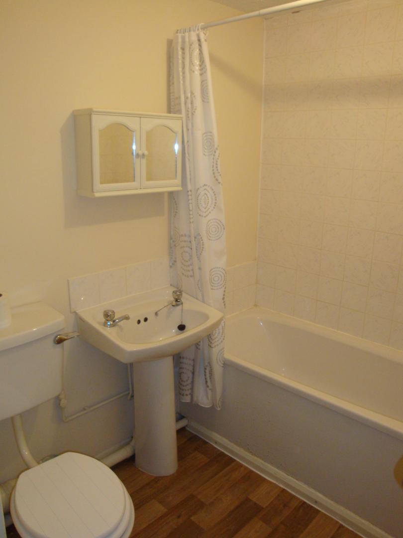 			NEW INSTRUCTION, 1 Bedroom, 1 bath, 1 reception Flat			 Draycott Close, CRICKLEWOOD