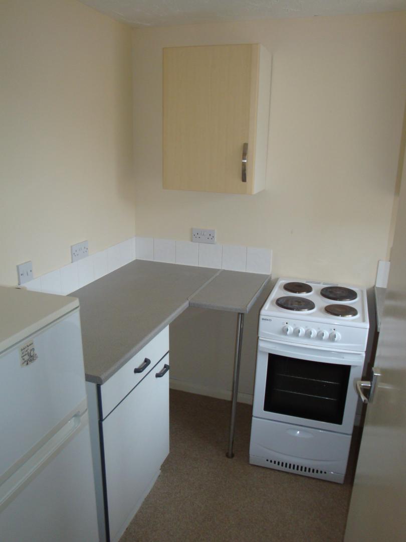 			NEW INSTRUCTION, 1 Bedroom, 1 bath, 1 reception Flat			 Draycott Close, CRICKLEWOOD