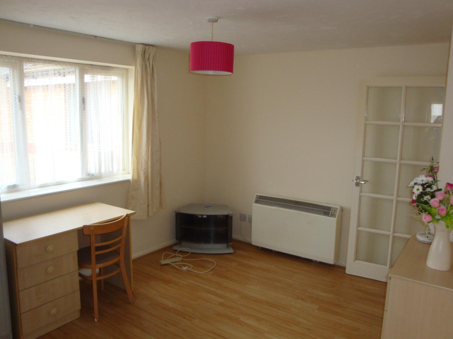 			NEW INSTRUCTION, 1 Bedroom, 1 bath, 1 reception Flat			 Draycott Close, CRICKLEWOOD