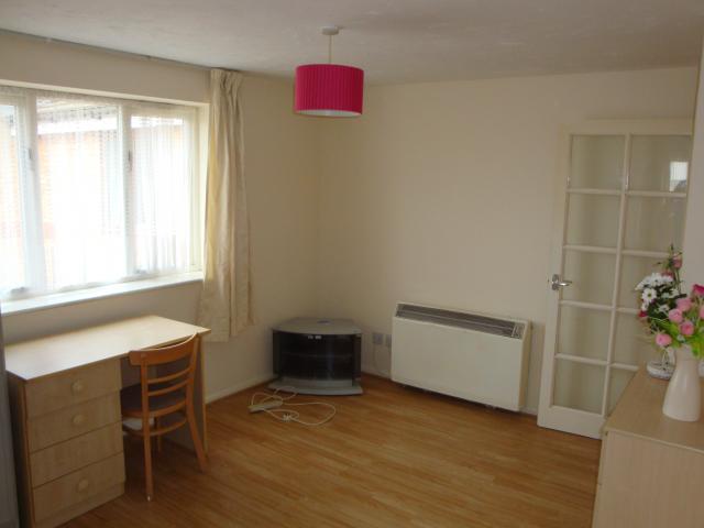 			NEW INSTRUCTION, 1 Bedroom, 1 bath, 1 reception Flat			 Draycott Close, CRICKLEWOOD