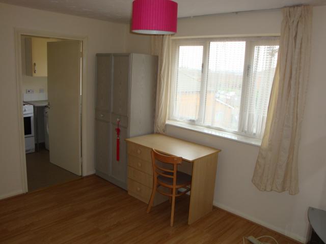 			NEW INSTRUCTION, 1 Bedroom, 1 bath, 1 reception Flat			 Draycott Close, CRICKLEWOOD