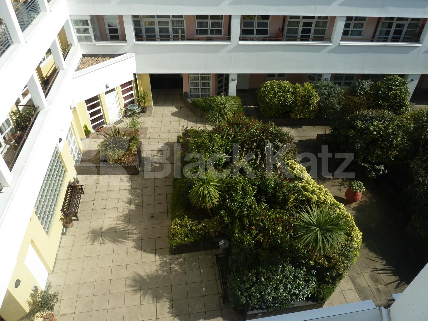 			2 Bedroom, 1 bath, 1 reception Flat			 Drayton Park, HIGHBURY 