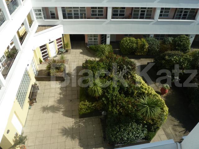 			2 Bedroom, 1 bath, 1 reception Flat			 Drayton Park, HIGHBURY 