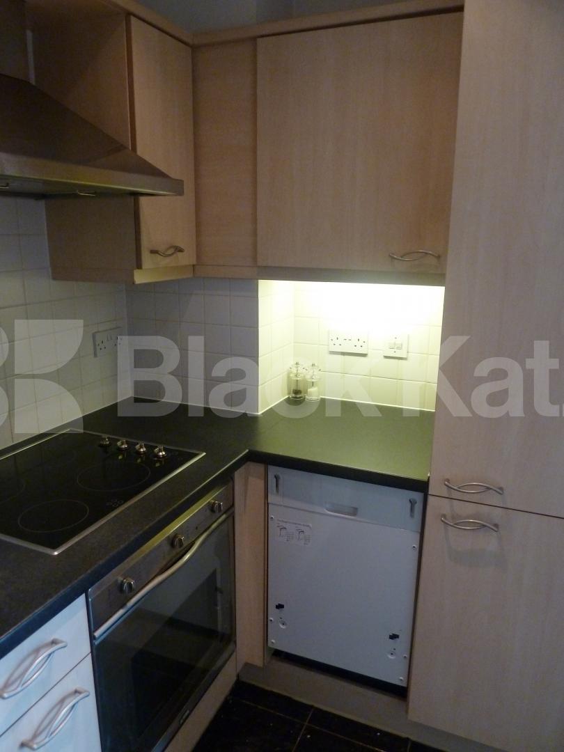 			2 Bedroom, 1 bath, 1 reception Flat			 Drayton Park, HIGHBURY 