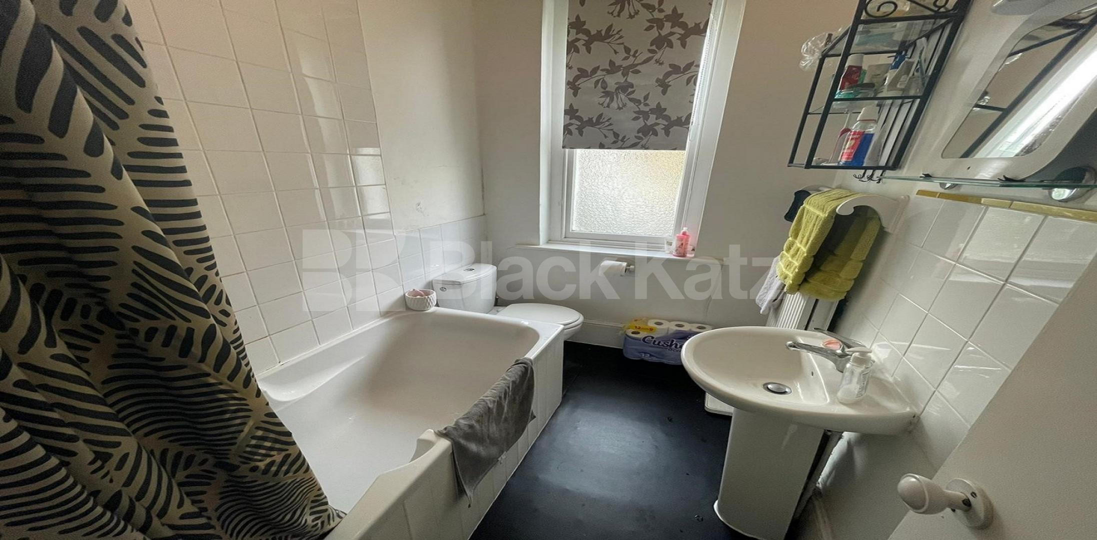 			LET , 3 Bedroom, 1 bath, 1 reception Apartment			 Trafalgar Avenue, Elephant and Castle / Peckham 