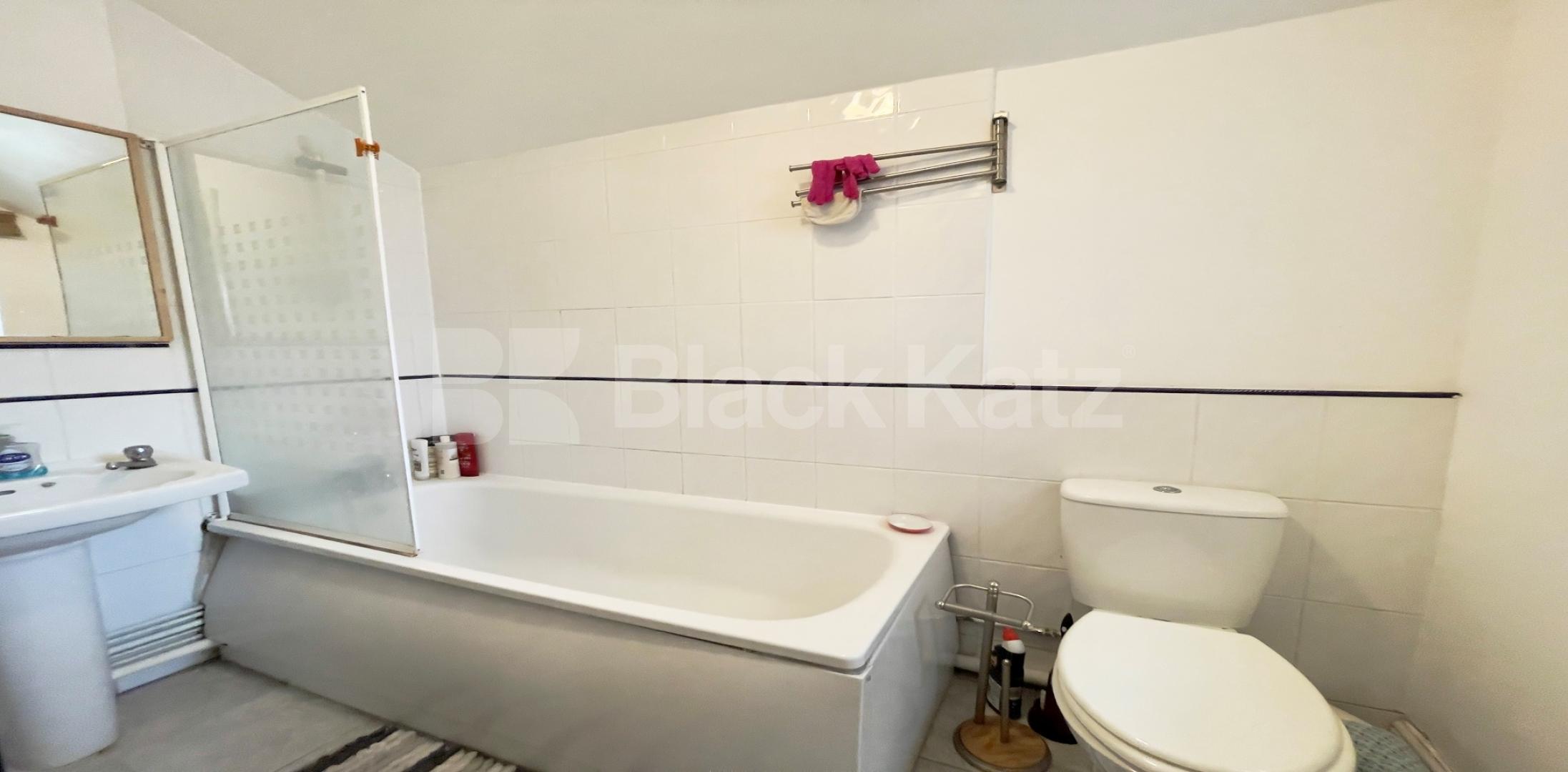 			LET , 2 Bedroom, 1 bath, 1 reception Apartment			 Elliotts Row, Elephant & Castle/Lambeth North