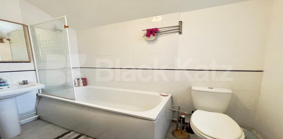 			LET , 2 Bedroom, 1 bath, 1 reception Apartment			 Elliotts Row, Elephant & Castle/Lambeth North