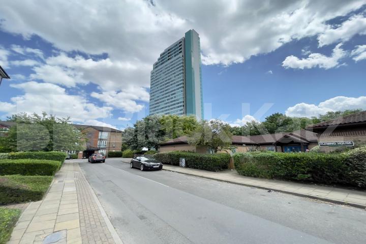 Stunning views, duplex apartment, includes water rates Aragon Tower George Beard Road,  Rotherhithe / Deptford
