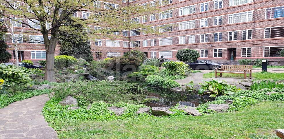 			LET , 3 Bedroom, 1 bath, 1 reception Apartment			 Du Cane Court, Balham