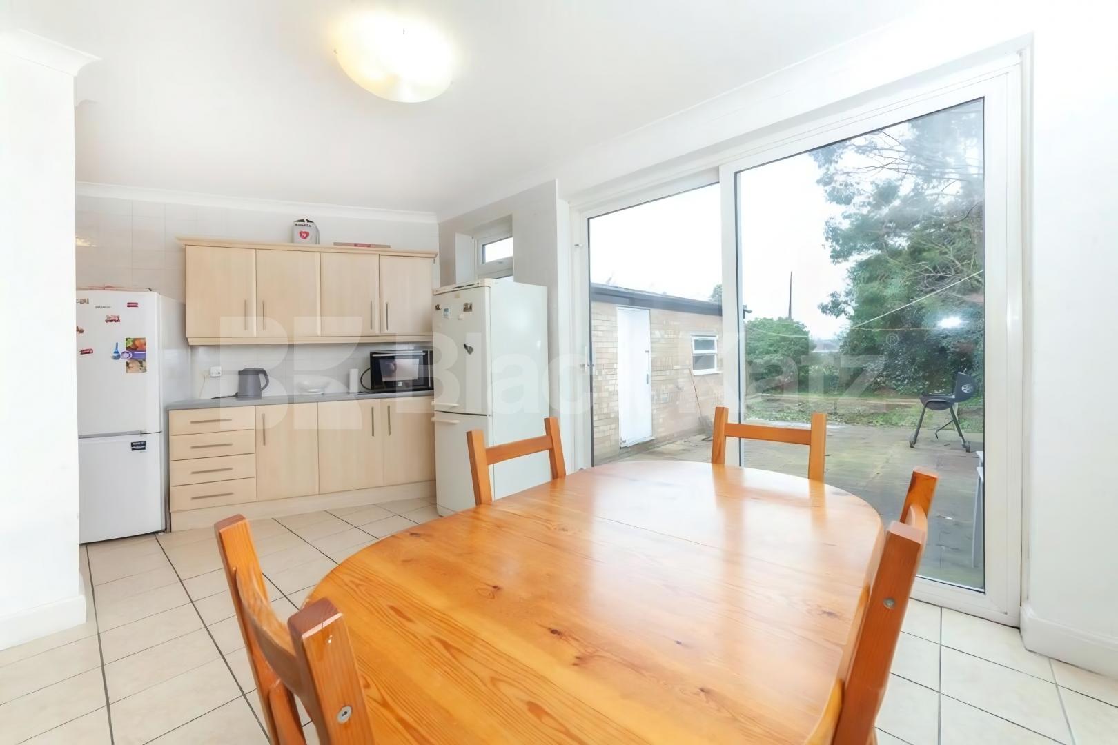 Large 4 bedroom house with 2 bathrooms and landscaped garden Dunbar Road, Wood Green