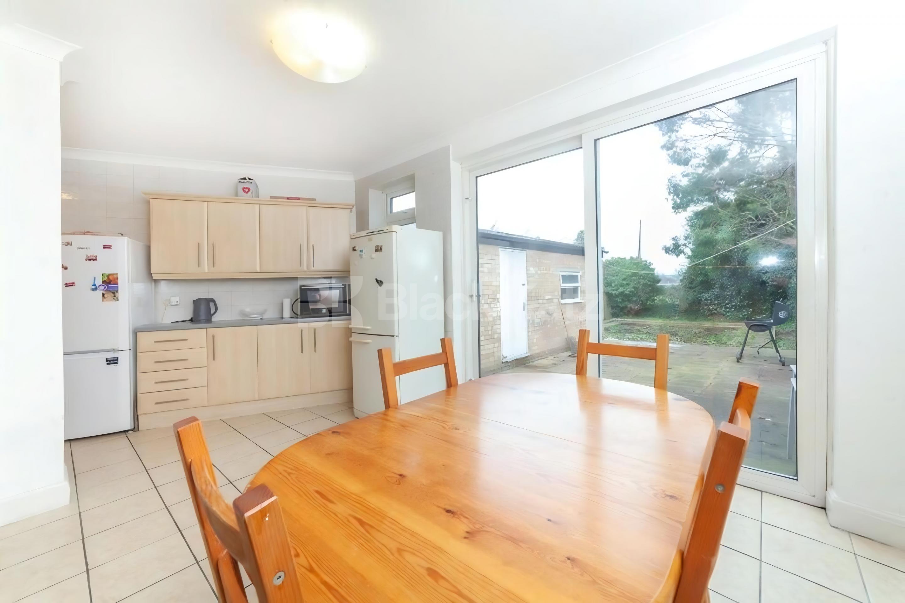 Large 4 bedroom house with 2 bathrooms and landscaped garden Dunbar Road, Wood Green N22