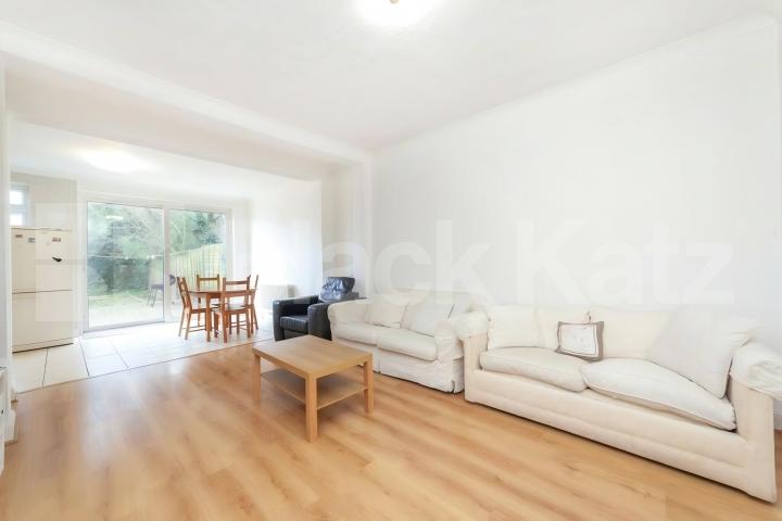 Large 4 bedroom house with 2 bathrooms and landscaped garden Dunbar Road, Wood Green