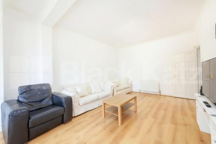 Large 4 bedroom house with 2 bathrooms and landscaped garden Dunbar Road, Wood Green