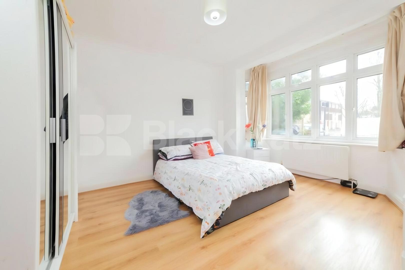 Large 4 bedroom house with 2 bathrooms and landscaped garden Dunbar Road, Wood Green