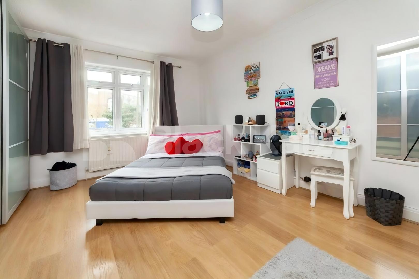 Large 4 bedroom house with 2 bathrooms and landscaped garden Dunbar Road, Wood Green