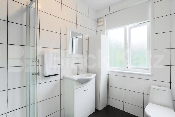 Large 4 bedroom house with 2 bathrooms and landscaped garden Dunbar Road, Wood Green