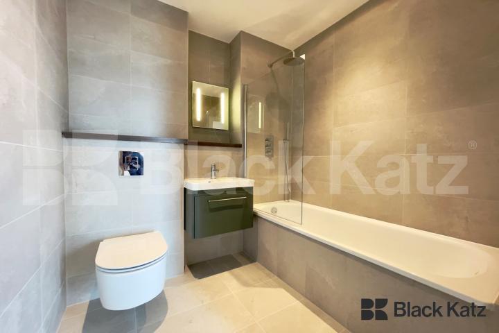 Spectacular Three Bedroomed Apartment In This Truly Iconic Building Ceramic Building  Newington Causeway, Borough/ Elephant and Castle 