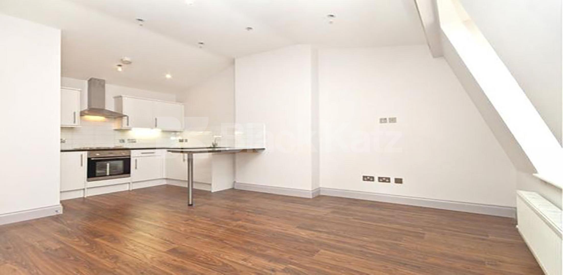 			LARGE ONE BED - QUIET MEWS!, 1 Bedroom, 1 bath, 1 reception Flat			 Weymouth Mews, REGENTS PARK - MARYLEBONE