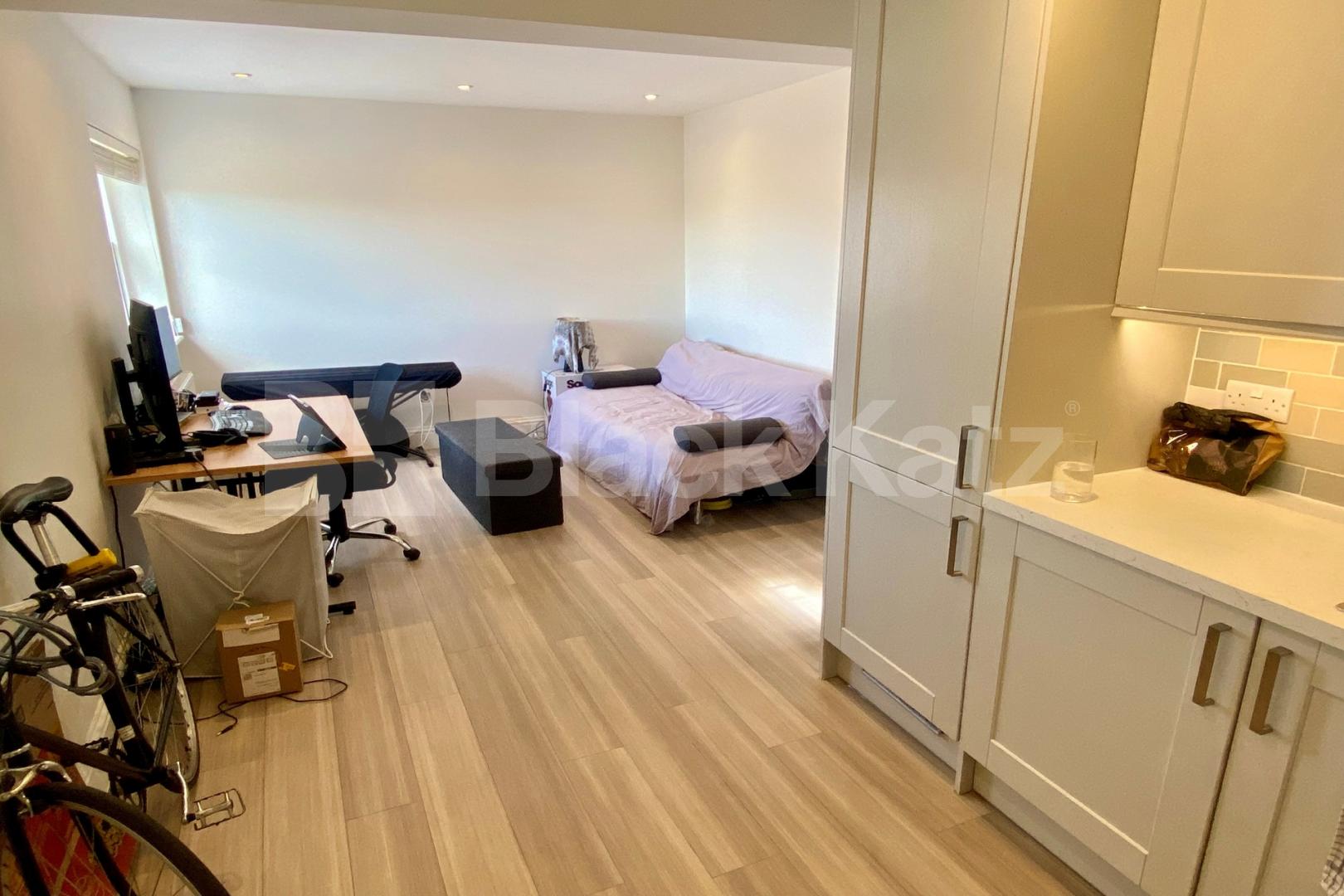 Stylish & contemporary top floor period conversion  Garland House Deptford High Street , Deptford