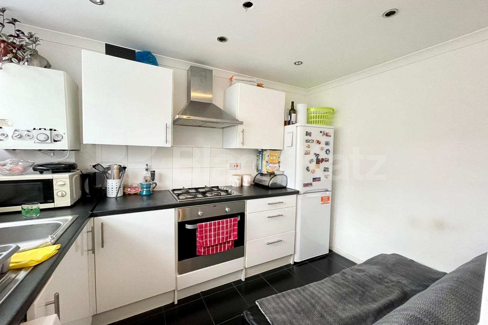 Stylish, bright & airy larger than average double studio  East Street , Elephant and Castle 