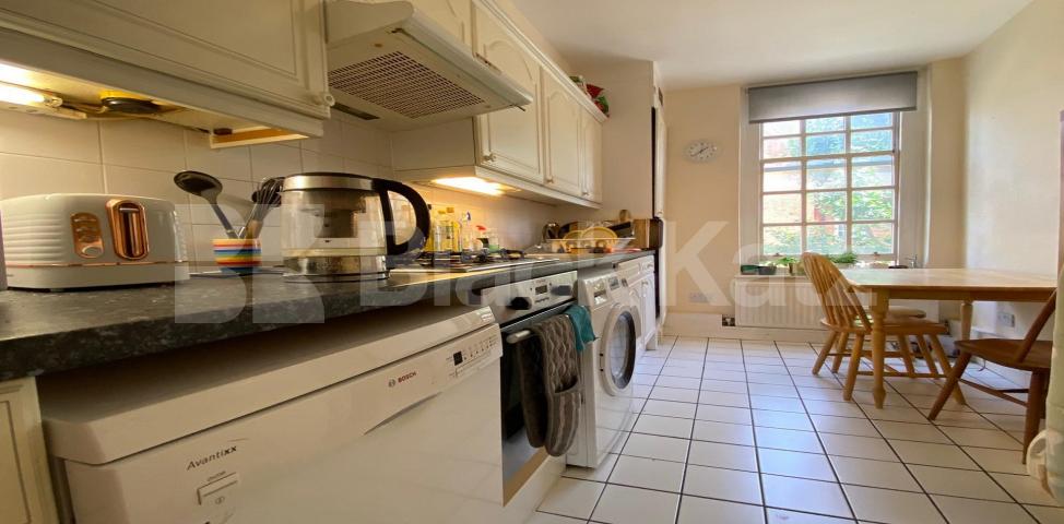 			LET , 3 Bedroom, 1 bath, 1 reception Apartment			 Erasmus Street , Westminster 
