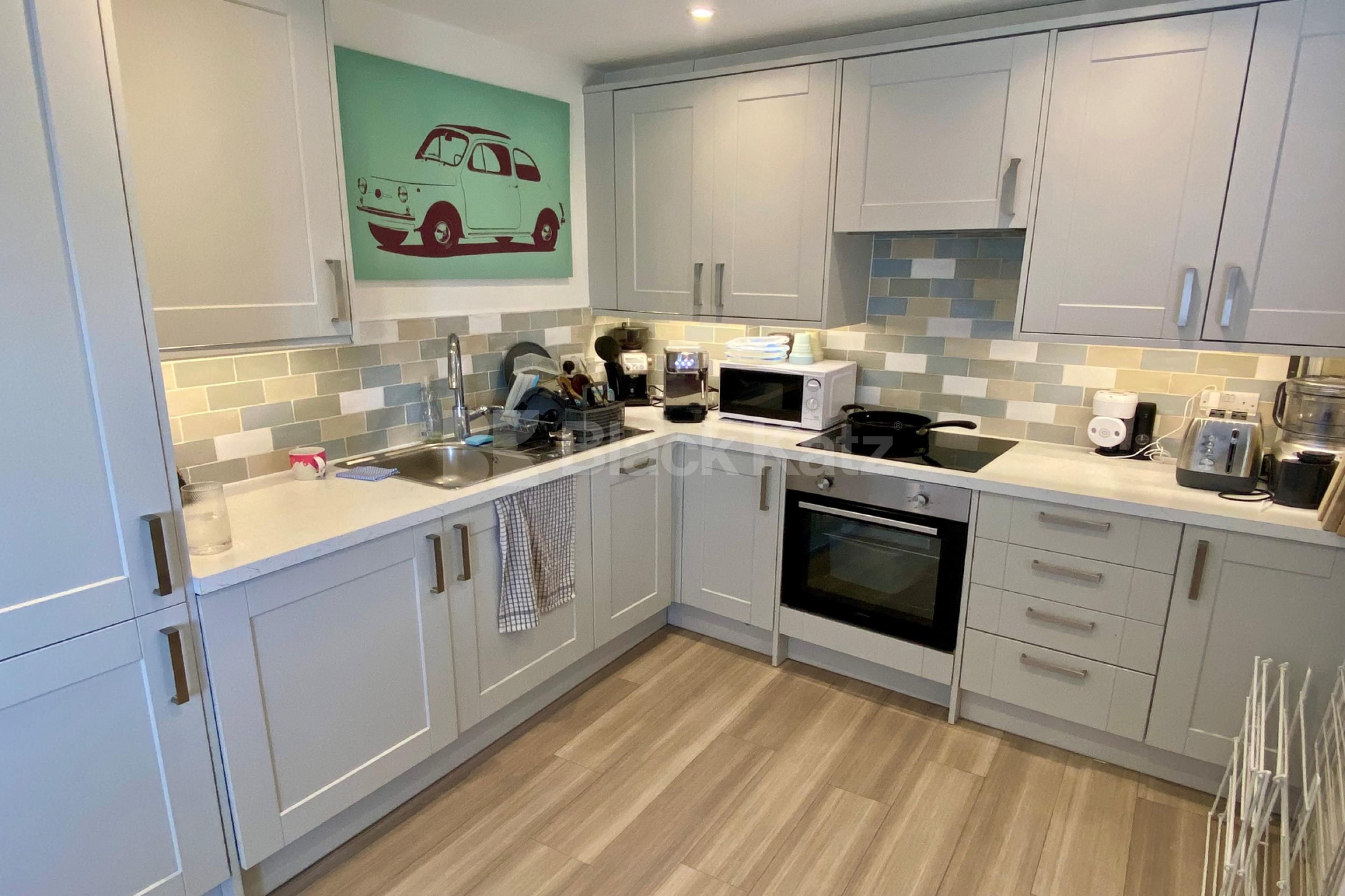 Stylish & contemporary top floor period conversion  Garland House Deptford High Street , Deptford SE8