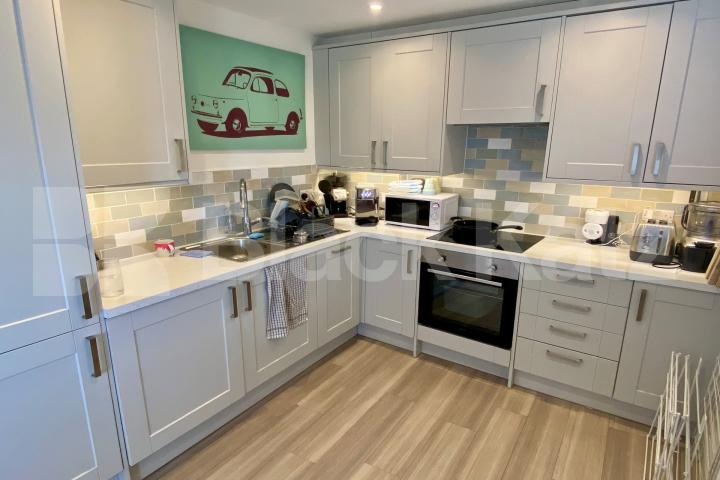 Stylish & contemporary top floor period conversion  Garland House Deptford High Street , Deptford