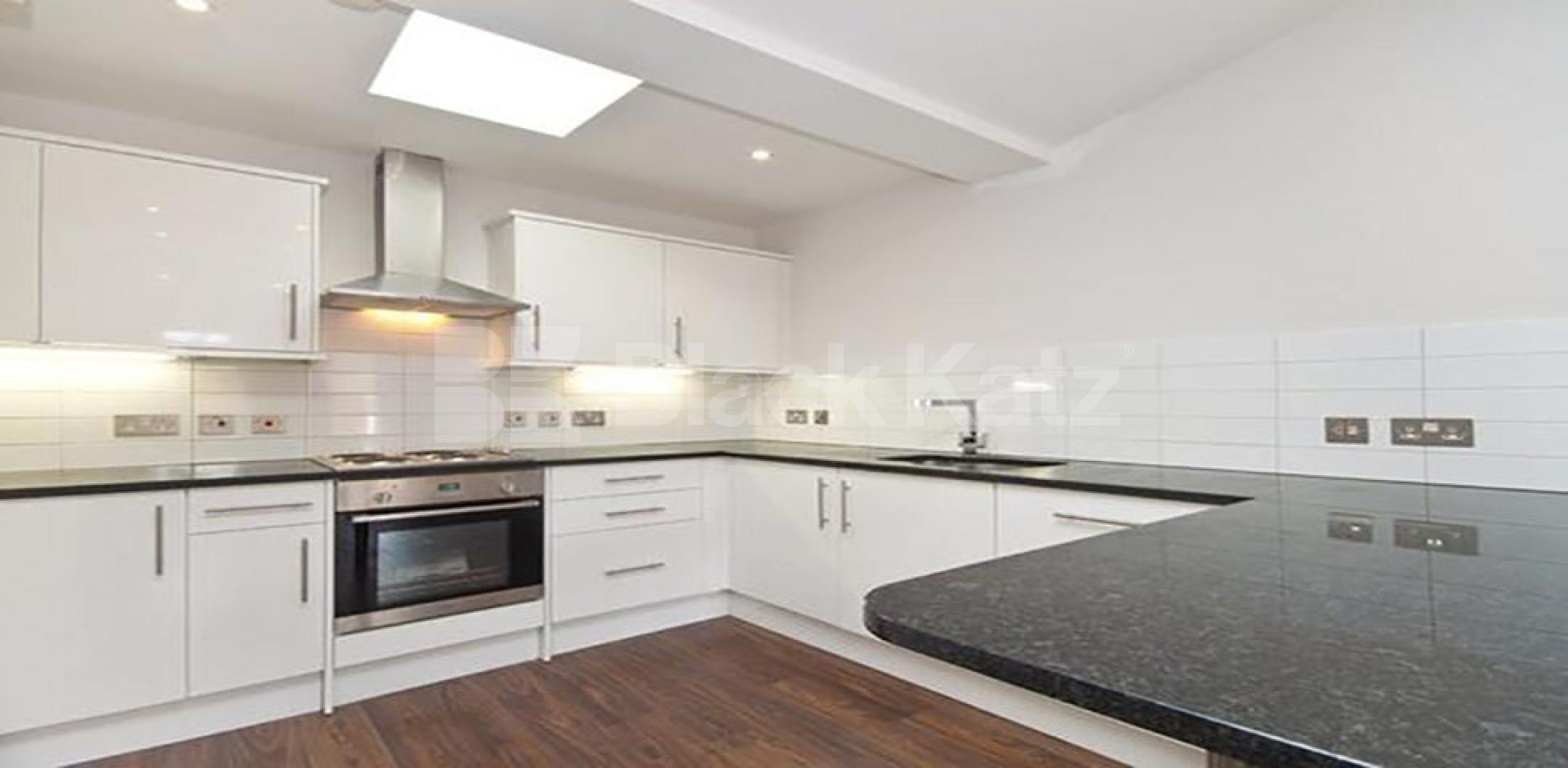 			LARGE ONE BED - QUIET MEWS!, 1 Bedroom, 1 bath, 1 reception Flat			 Weymouth Mews, REGENTS PARK - MARYLEBONE