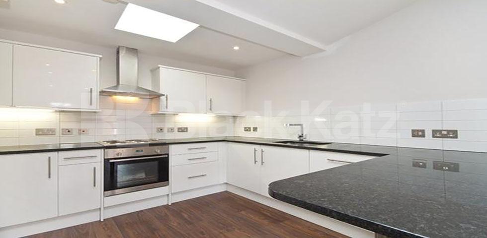 			LARGE ONE BED - QUIET MEWS!, 1 Bedroom, 1 bath, 1 reception Flat			 Weymouth Mews, REGENTS PARK - MARYLEBONE