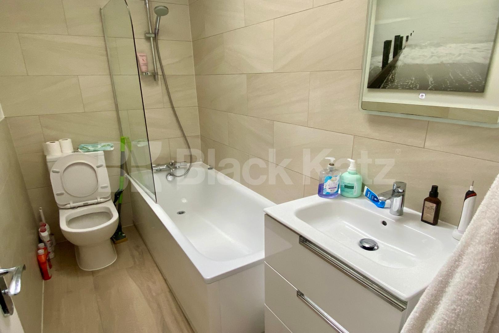 Stylish & contemporary top floor period conversion  Garland House Deptford High Street , Deptford