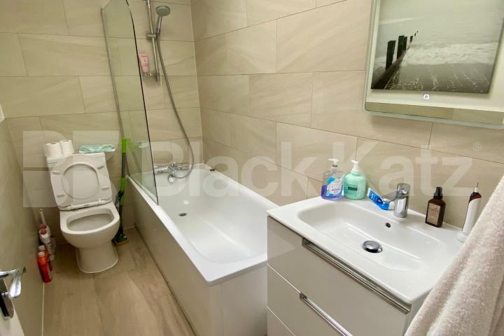 Stylish & contemporary top floor period conversion  Garland House Deptford High Street , Deptford