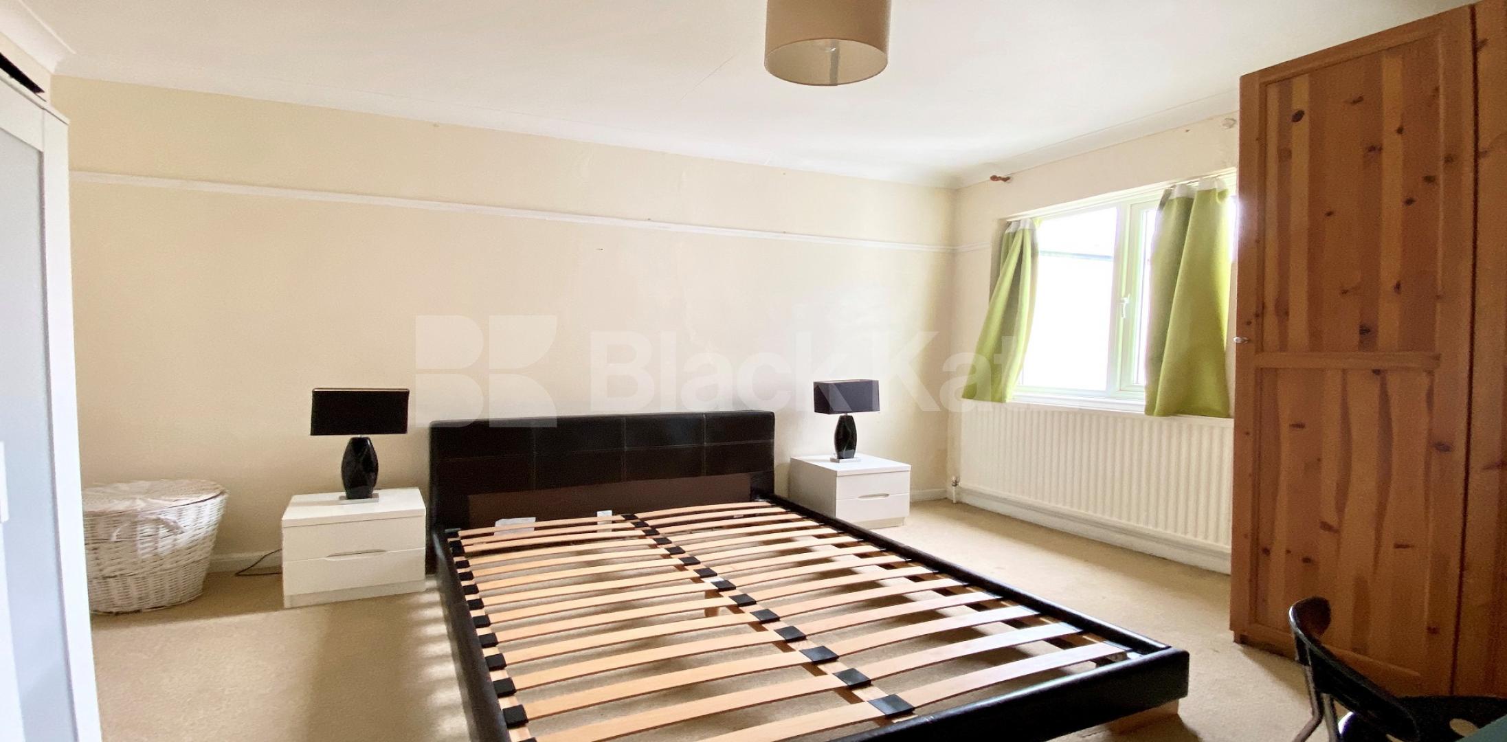 			LET  , 2 Bedroom, 1 bath, 1 reception Apartment			 Edgeley Road , Clapham 