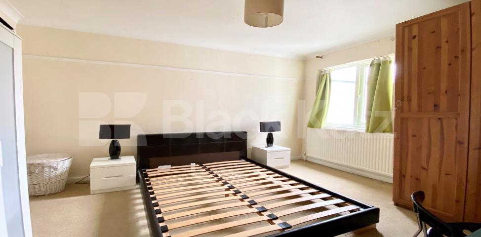 			LET  , 2 Bedroom, 1 bath, 1 reception Apartment			 Edgeley Road , Clapham 