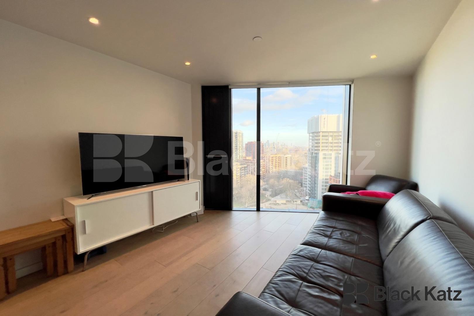 Located on the 17th floor of this iconic development with 24 hour concierge . Strata, Walworth Road , Elephant and Castle