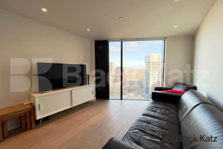 Located on the 17th floor of this iconic development with 24 hour concierge . Strata, Walworth Road , Elephant and Castle