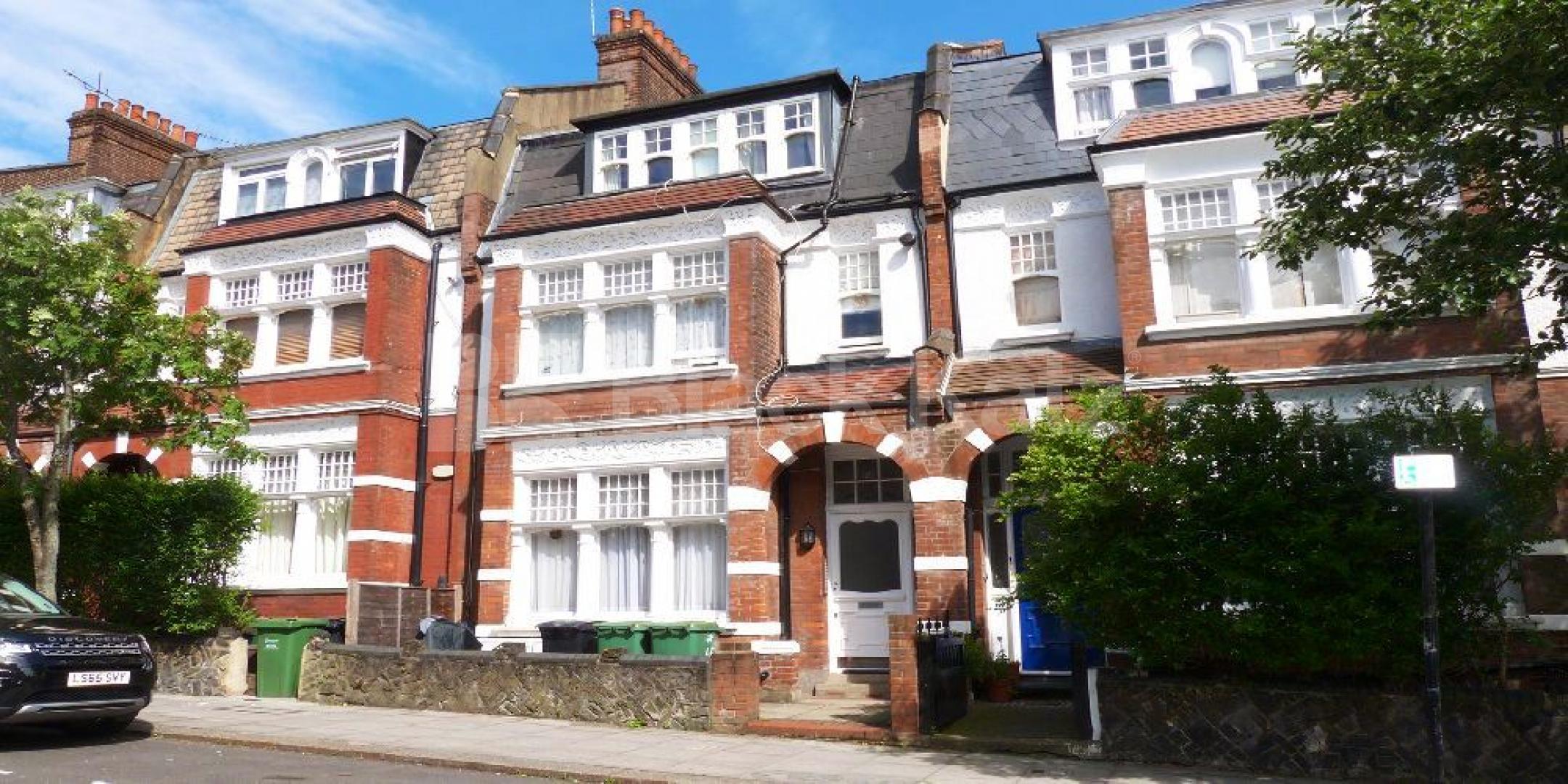 			NEW INSTRUCTION!, Studio Apartment, 1 bath, 1 reception Flat			 Glenmore Road, BELSIZE PARK