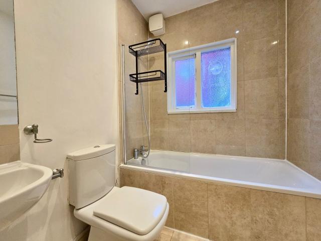 			2 Bedroom, 2 bath, 1 reception Flat			 Stanley Gardens, Willesden Green