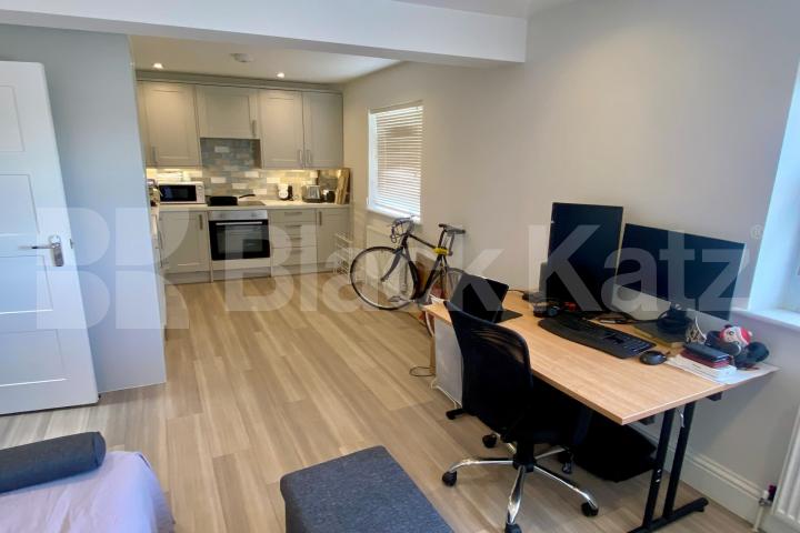 Stylish & contemporary top floor period conversion  Garland House Deptford High Street , Deptford